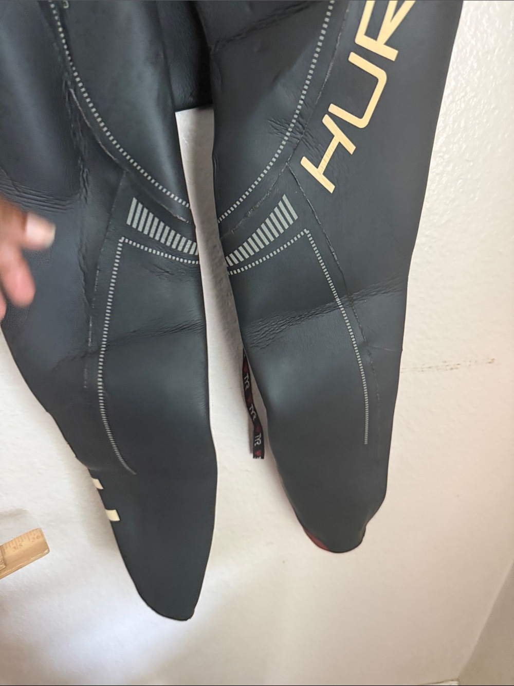 TYR Black Fullsleeve hurricane Wetsuit with Burgundy Panels Sz S back zip - Picture 4 of 14